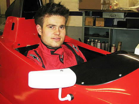 Fynboen Nils K. Vestergaard hygger sig med nye udfordringer med relation til motorsport.